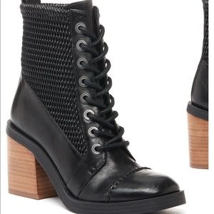 BRAND NEW KELSI DAGGER Weaver lace up booties